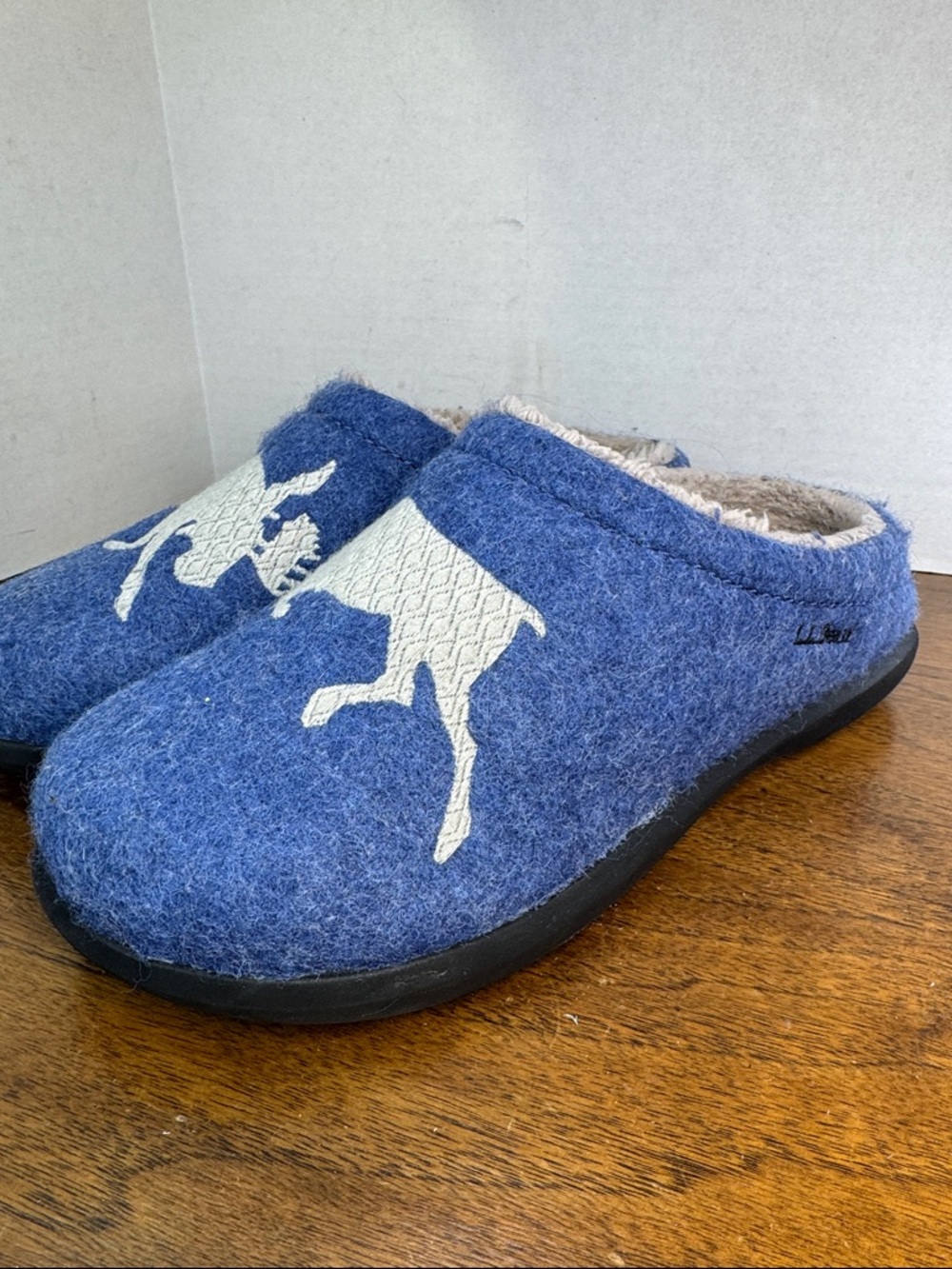 LL Bean Womens Daybreak Wool Fuzzy Scuffs Slippers Mules Blue w/ Moose, sz 7